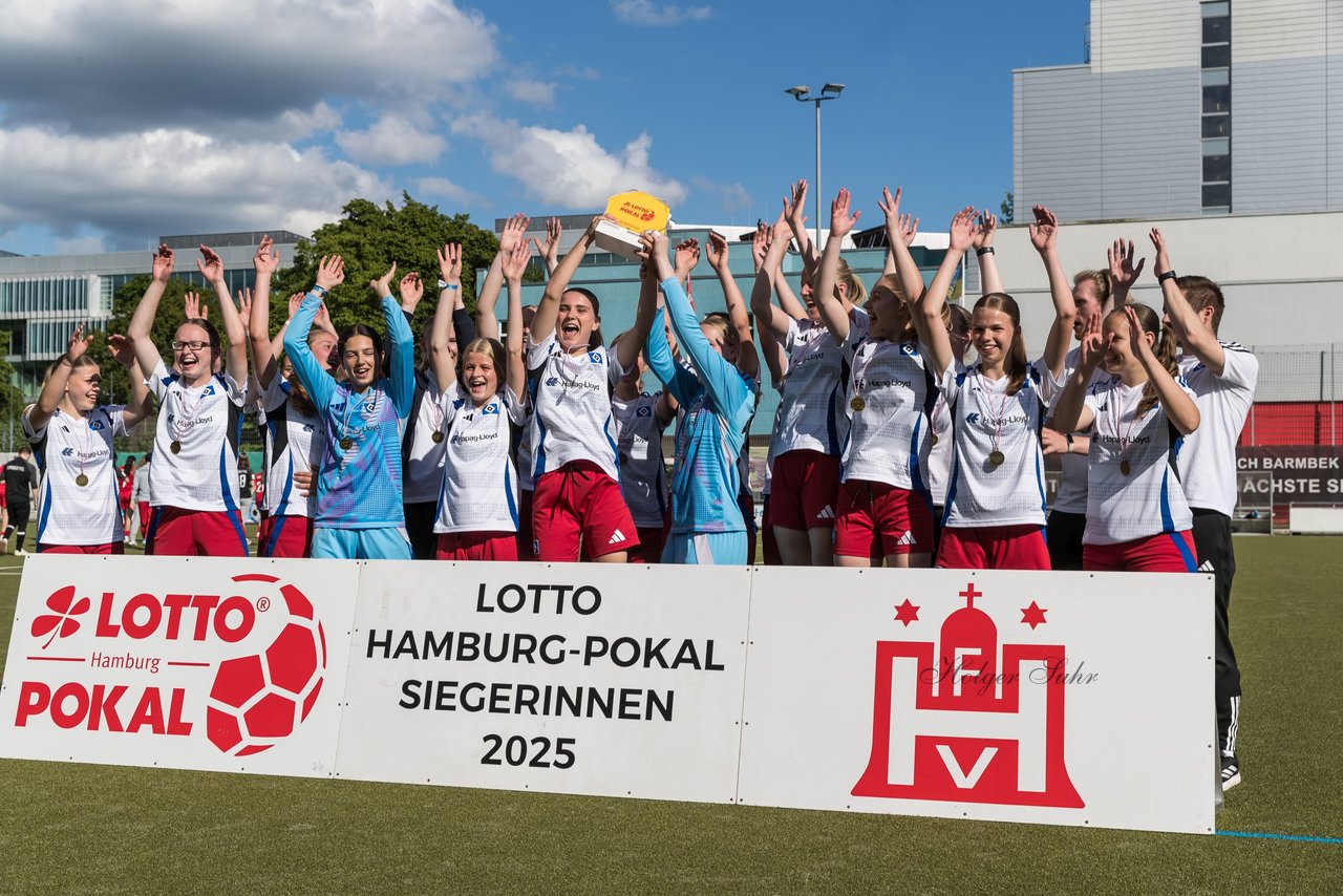 Bild 178 - wBJ Lotto Pokal Finale  Eimsbuetteler TV - Hamburger SV : Ergebnis: 0:3